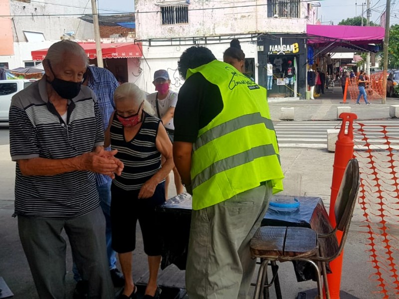 Instalan cercos sanitarios en Medrano