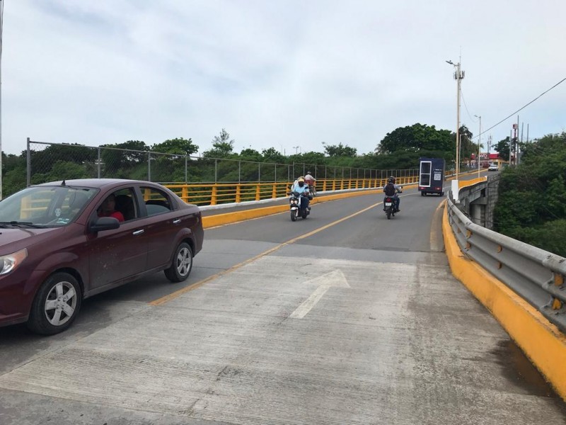 Instalan colector pluvial en puente Torrentes para evitar riesgo