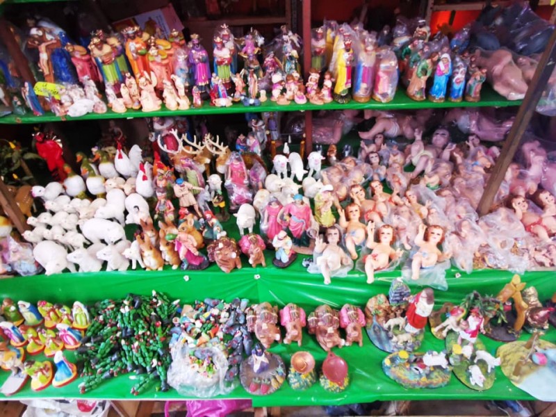 Instalan comerciantes puestos de alfeñiques navideños