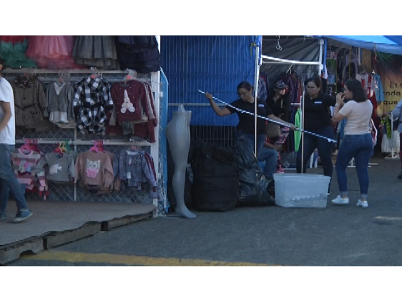 Instalan el tianguis navideño en La Paz