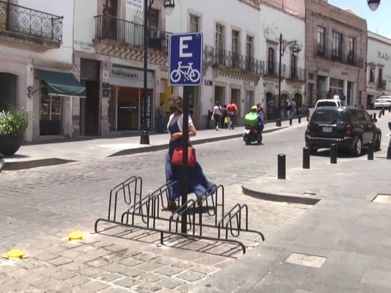 Instalan estacionamientos para bicicletas en centro histórico