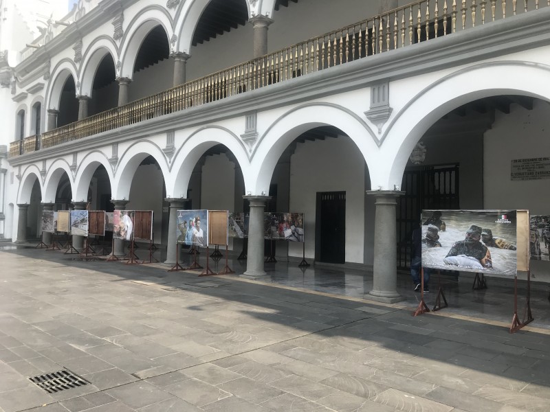 Instalan exposición en zócalo para celebrar día del Ejército