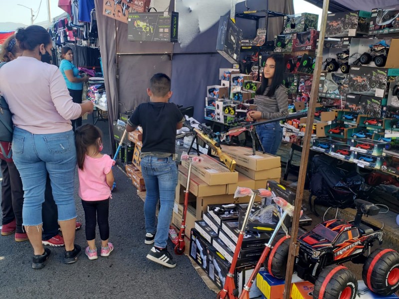 Instalan feria del juguete en Zamora