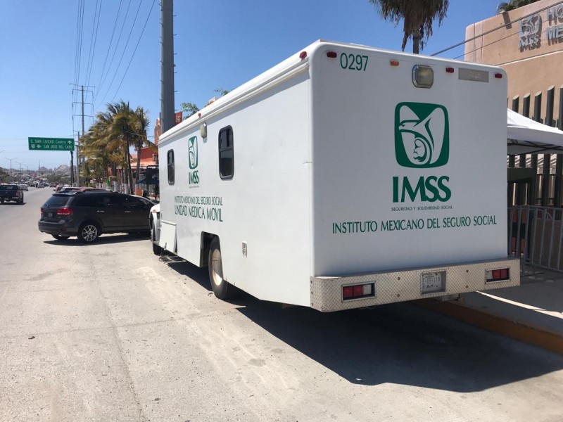 Instala IMSS unidad móvil para donación de sangre