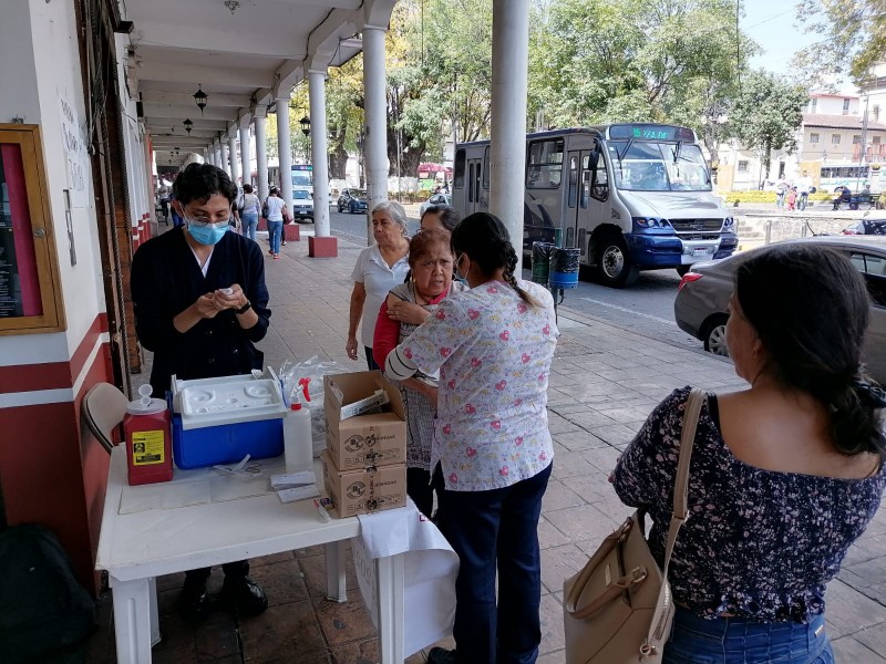 Instalan módulo de vacunación contra influenza en Uruapan