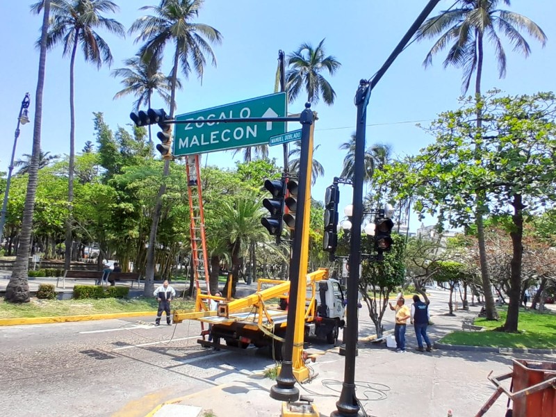 Instalan nuevos semáforos con bocinas en centro de Veracruz