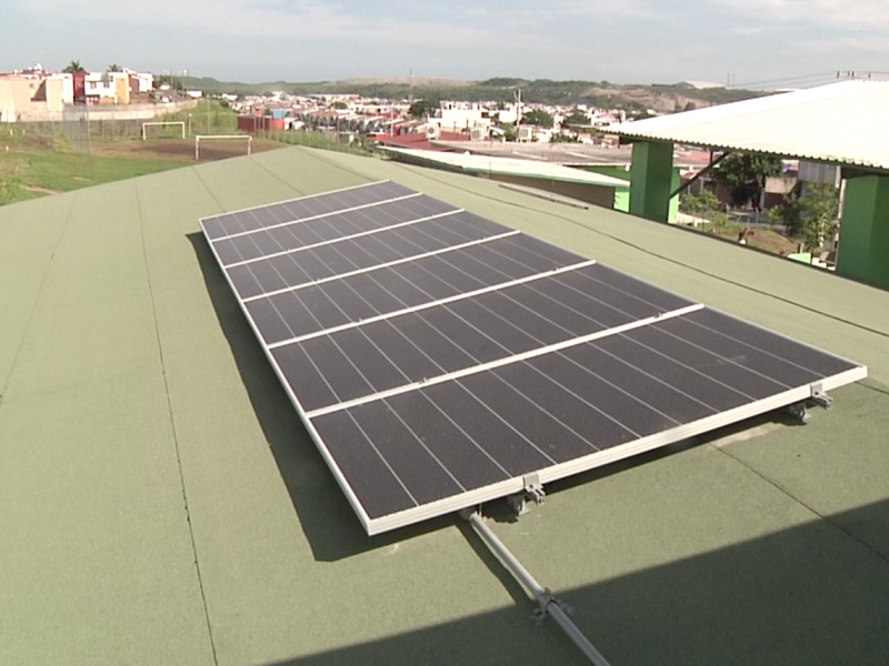 Instalan paneles solares en escuela de Veracruz