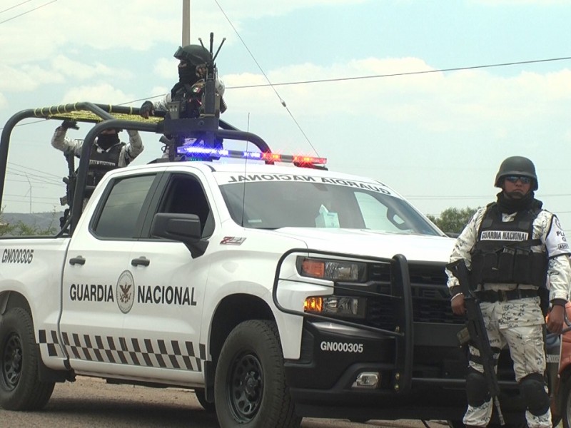 Instalan puntos de descanso en carreteras, vigilados por policías