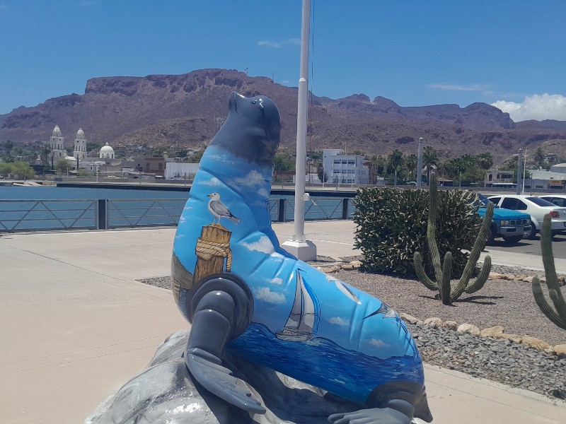 Instalan quinta escultura de lobo marino en antigua Escala Náutica