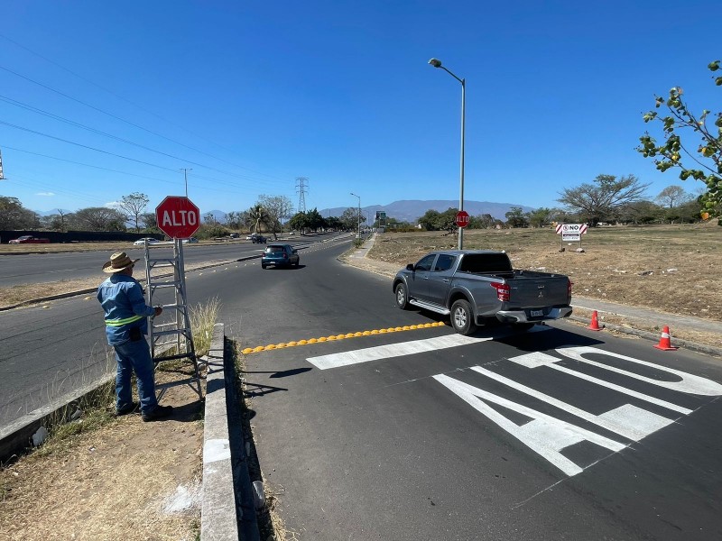 Instalan reductores de velocidad en Paseo Miguel de la Madrid