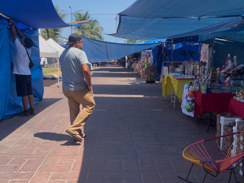 Instalan Tianguis del Día de las Madres en Zihuatanejo