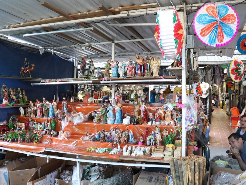Instalan tianguis navideño en el mercado San Juan de Dios