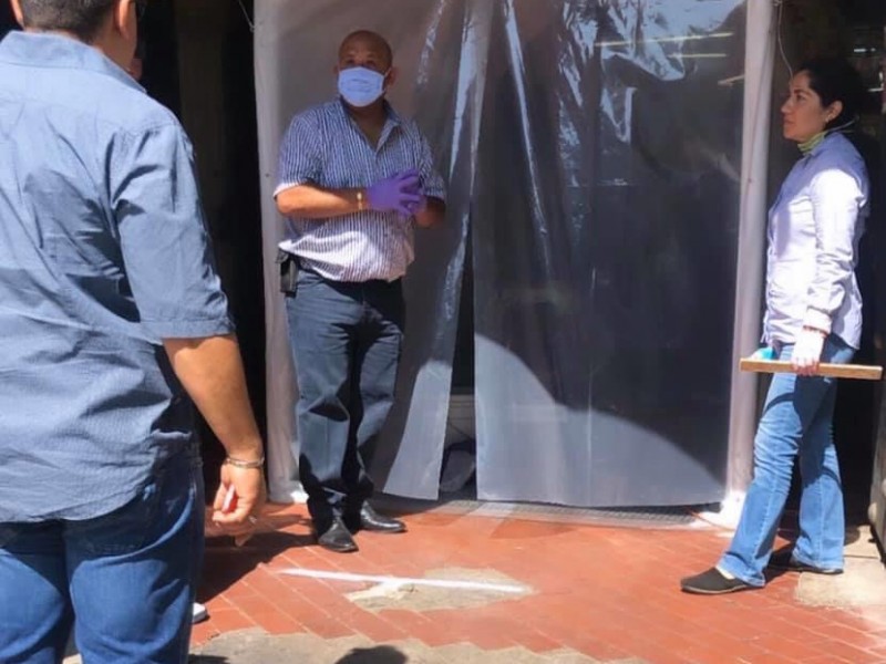 Instalan túneles sanitizantes en mercado de San Martín Texmelucan