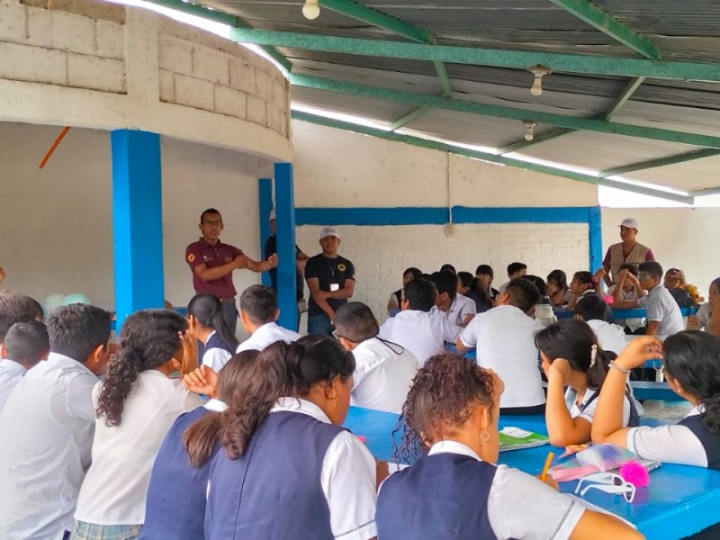 Instituciones ambientales y de seguridad despliegan talleres informativos en escuelas