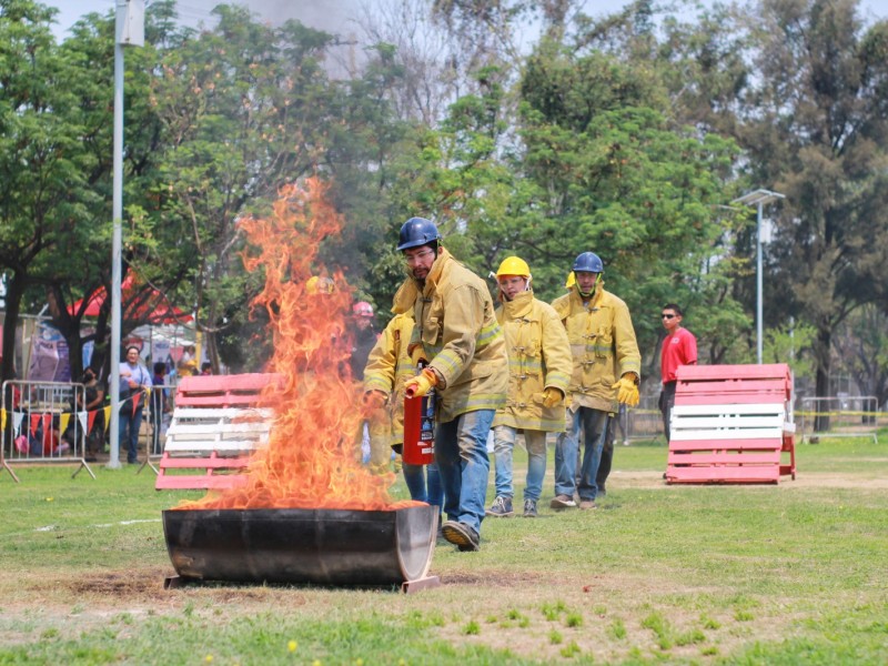 Instruye Cuerpo de Bomberos a instituciones en actuación contra siniestros