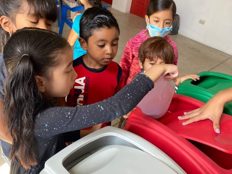 Instruyen a niños de Tangancícuaro sobre cuidado del medio ambiente