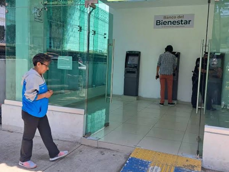 Insuficientes cajeros para cobro eficiente de apoyos del bienestar