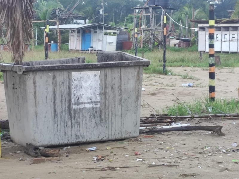 Insuficientes contenedores de basura en zona de playa