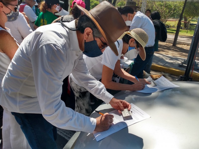 Integrantes de FRENA boicotean su propia manifestación; pelean firmas ciudadanas