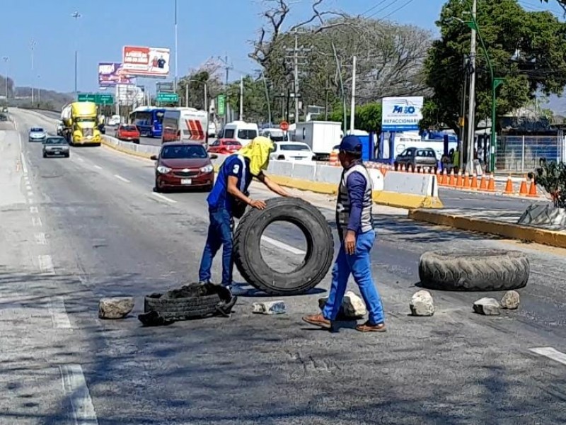 Integrantes de la CNTE realizan bloqueos en Tuxtla Gutiérrez
