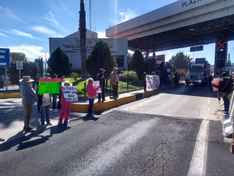 Integrantes de MASCIP-CNPA libran casetas para pedir justicia