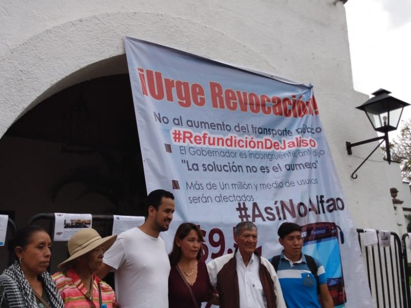 Integrantes de Morena organizan manifestación en Casa Jalisco