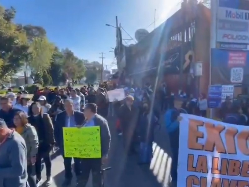 Integrantes del SNTE salieron a manifestarse