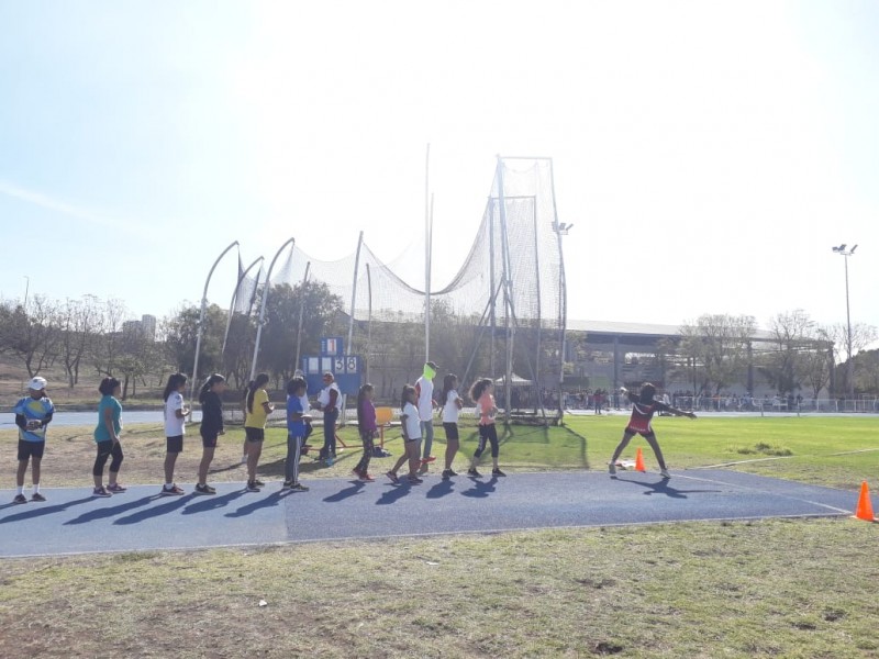 Intensa actividad de atletismo en el Parque Querétaro 2000