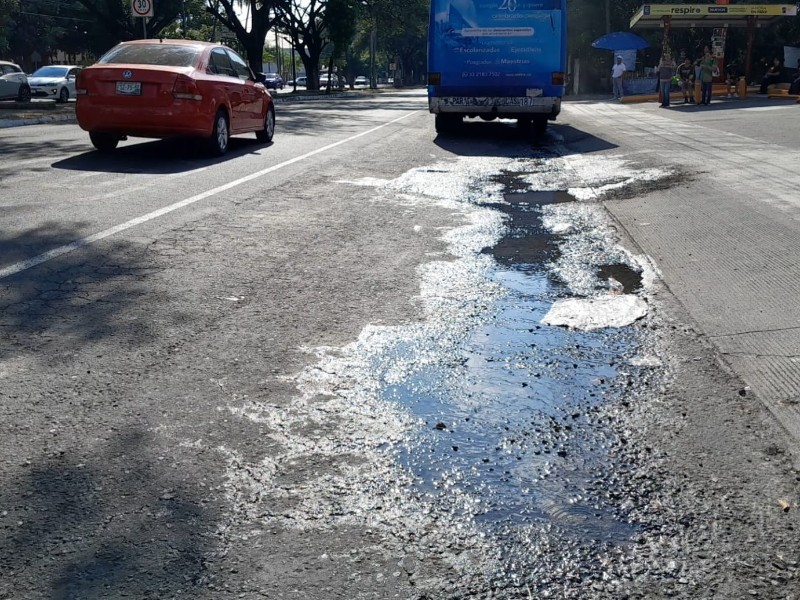 Intensa fuga de agua frente a SEIDUM y sin atención de Ciapacov