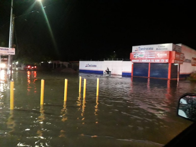 Intensa lluvia inunda diversos sectores en Los Mochis y sindicaturas