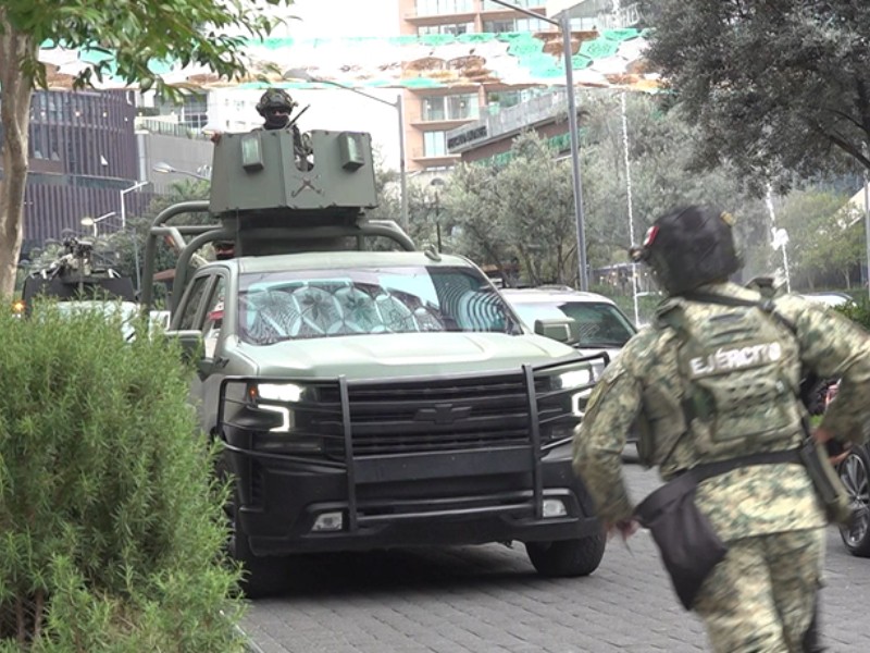 Intensa movilización de militares se registró en Plaza Andares