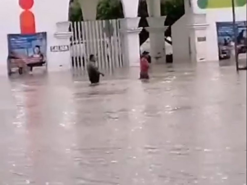 Intensas lluvias dejan inundaciones en Pichucalco