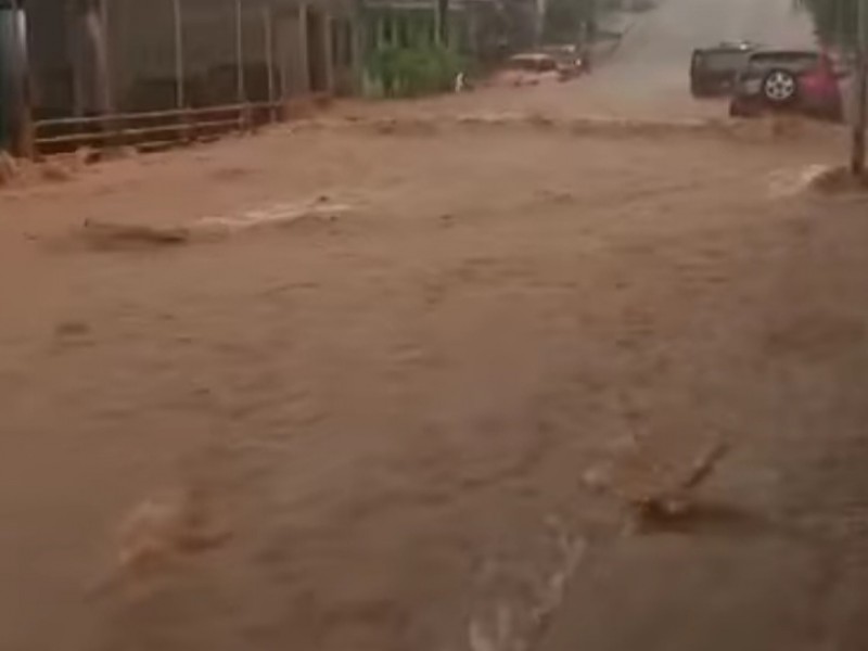 Intensas lluvias en Tapachula provocan desbordamiento y creciente de ríos