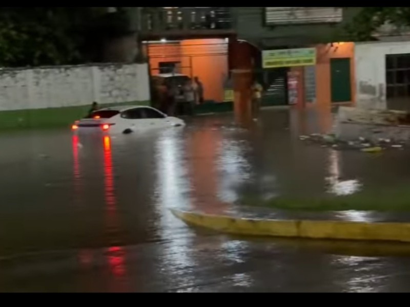 Intensas lluvias provocan inundaciones en Salina Cruz