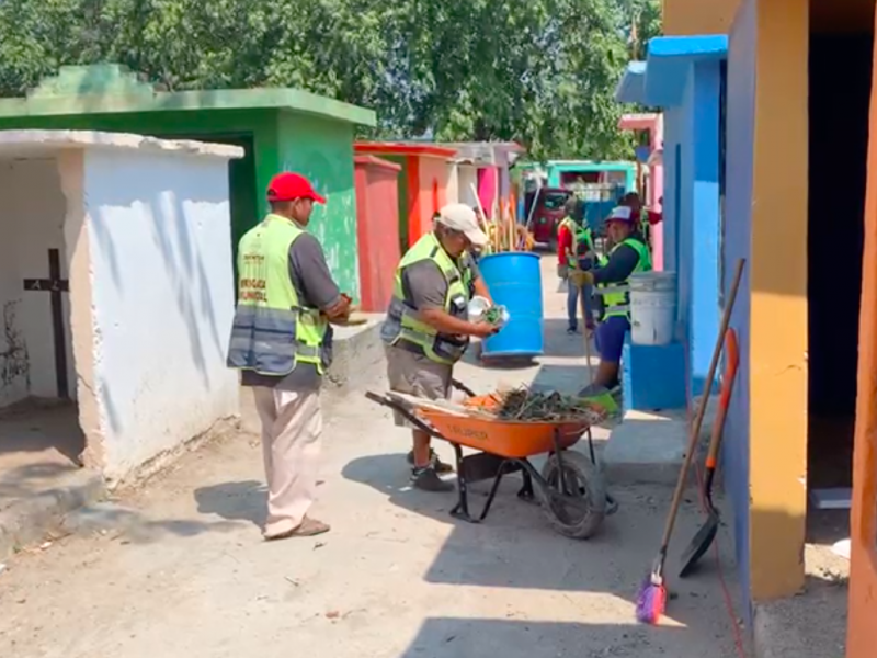 Intensifican limpieza en panteones de Juchitán