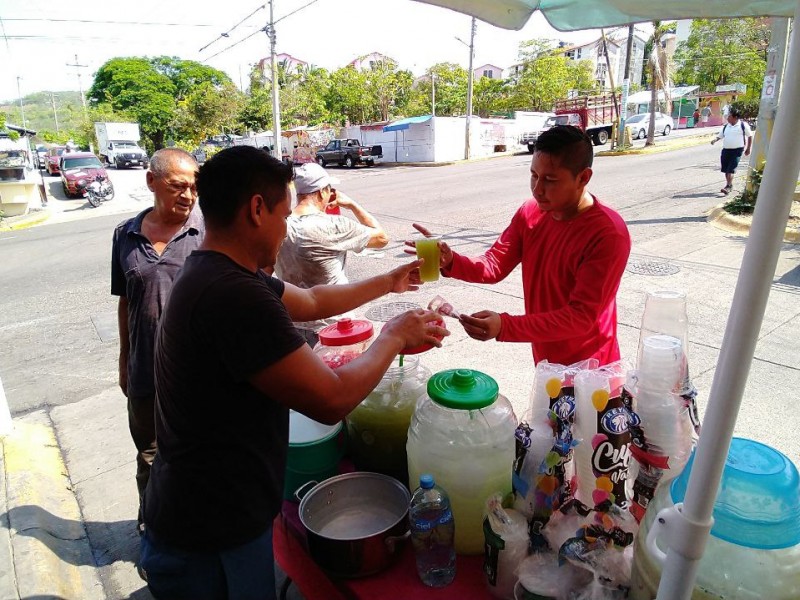 Intenso calor incrementa ventas de aguas saborizadas con frutas