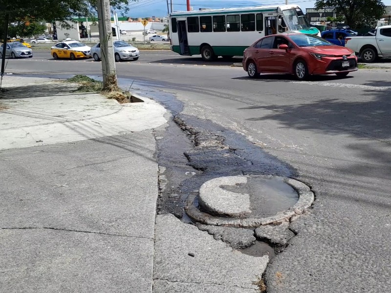 Intenso derrame de aguas negras en Linda Vista
