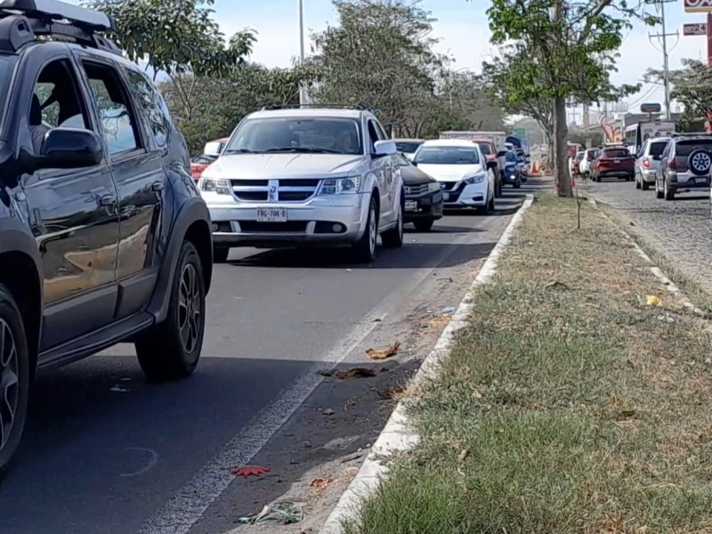 Intenso tráfico en Los Perritos por obras del colector