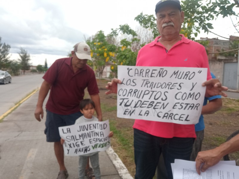 Denuncian venta de fracciones de terrenos del camellón del#BulevarSol