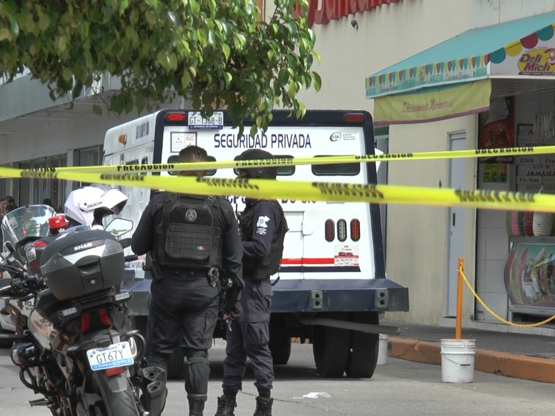 Intento de asalto a custodios deja un albañil herido en Plaza Obelisco