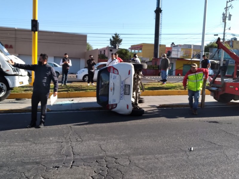 Intentó ganarle el paso al RUTA y terminó volcado