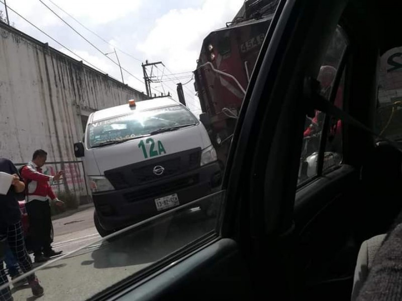 Intentó ganarle el paso al tren en San Pablo Xochimehuacan