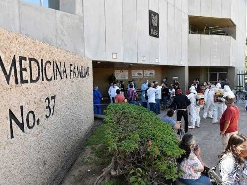 Intercambian dinero por información en IMSS aseguran familiares