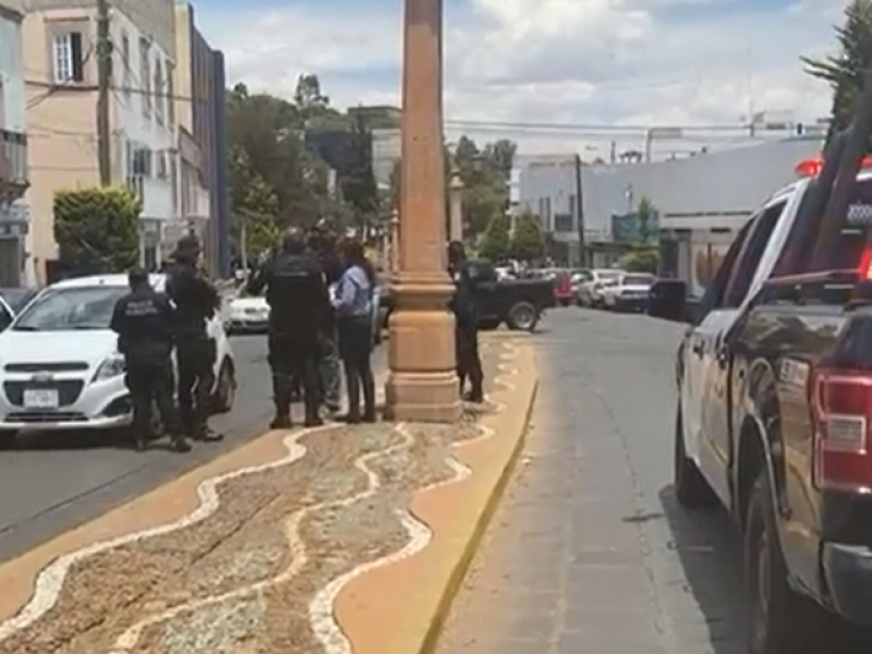 Interceptan vehículo con reporte de robo en la López Velarde