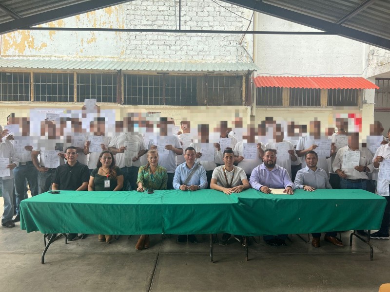 Internos del CEFERESO de Tepic obtienen certificado de preparatoria