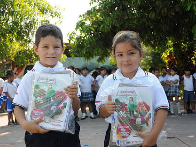 Interpondrán amparo para entrega de útiles y uniformes