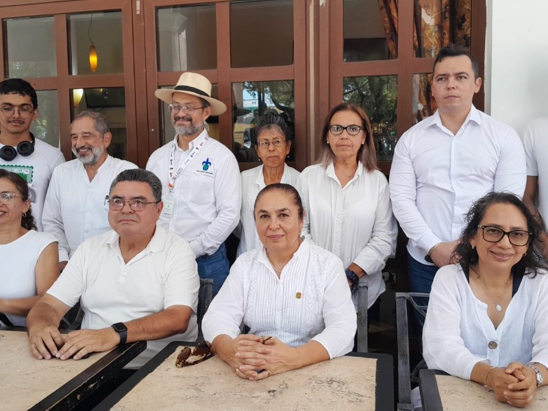 Interponen amparos por prórroga ilegal a rector de la UV