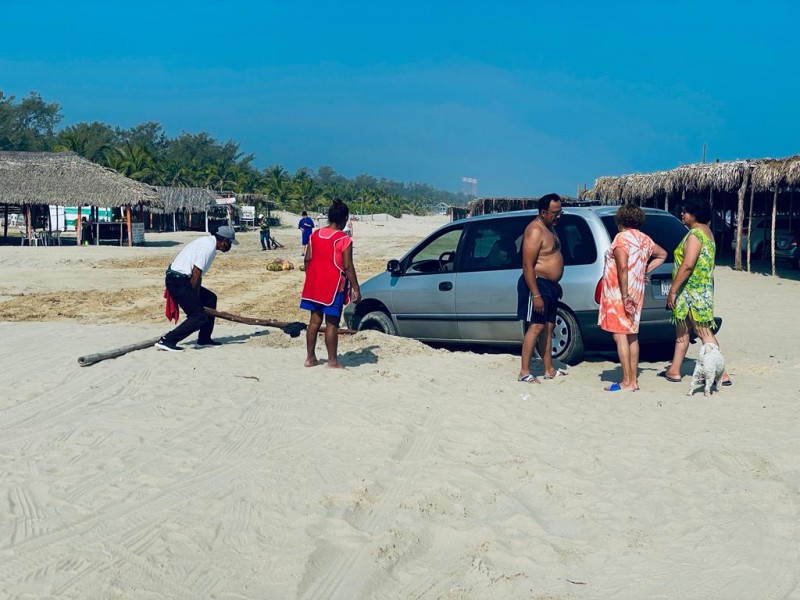 Intransitables accesos a playas de Tuxpan