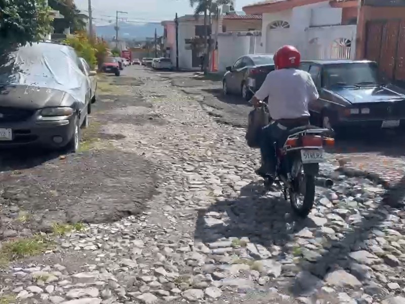Intransitables y destruídas calles en colonia Miravalles de Tepic