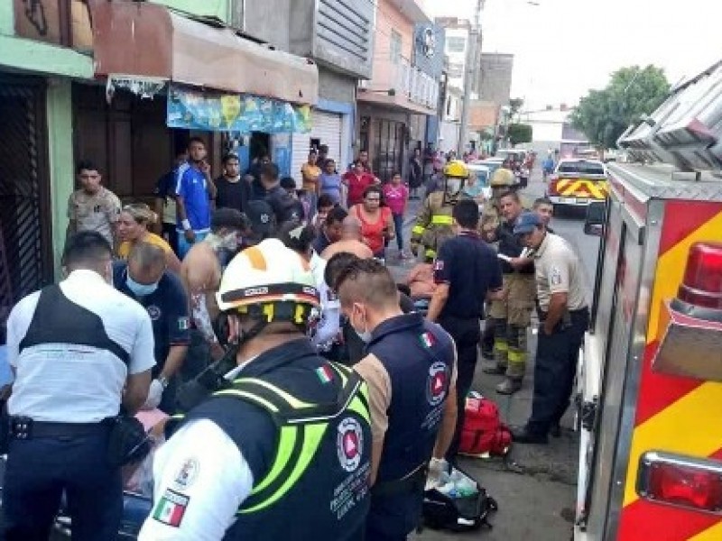 Intuban a tres personas por explosión en colonia La Brisa.